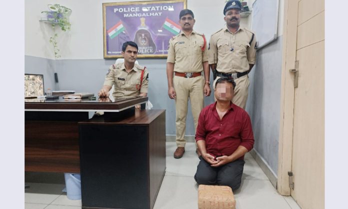 Rowdy sheeter arrested for selling ganja