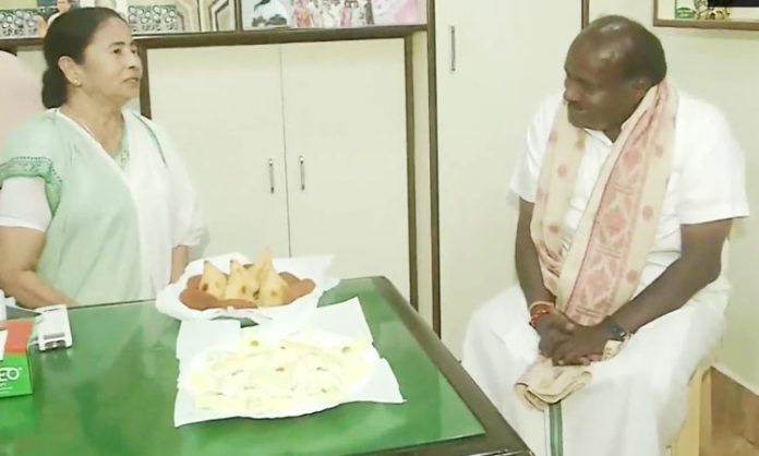 Mamata meets Kumaraswamy