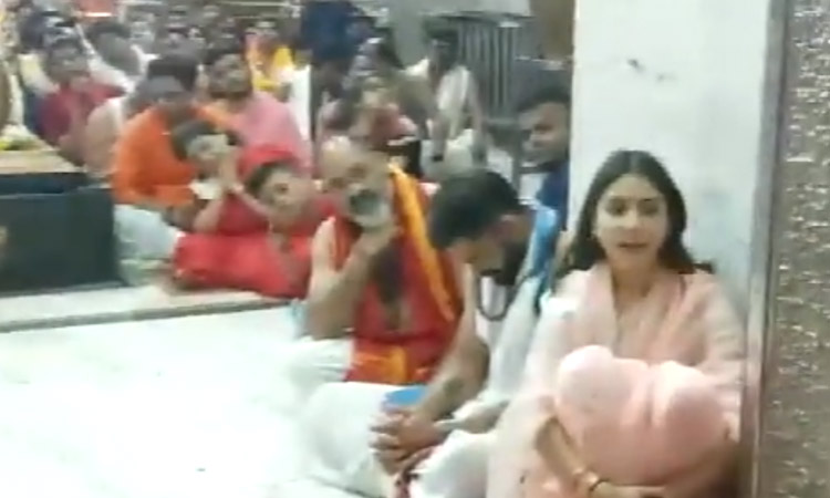 Virat Kohli and Anushka Sharma visit Mahakaleshwar Jyotirlinga
