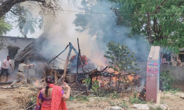 Bandi Sanjay React on BRS meeting trigger fire in Khammam