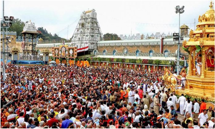 Heavy rush of devotees in Tirumala