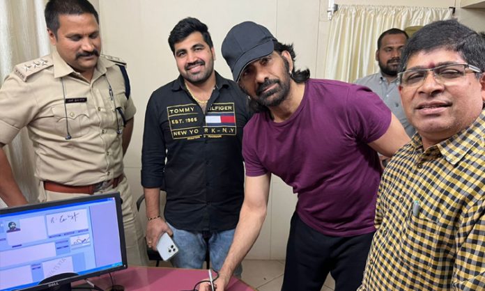 Hero Ravi Teja visited Khairatabad RTO office