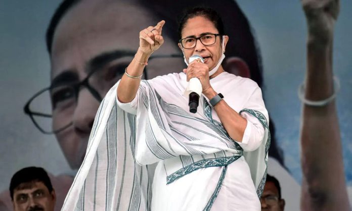 Mamata Banerjee condemns Hemant Soren's arrest