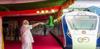 Modi flagsoff Vande Bharat Express