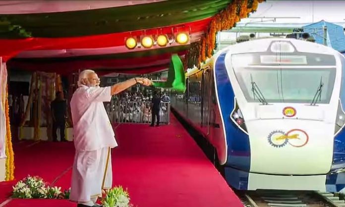 Modi flagsoff Vande Bharat Express