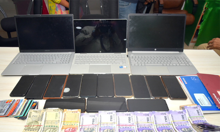 Online betting gang arrested in Warangal