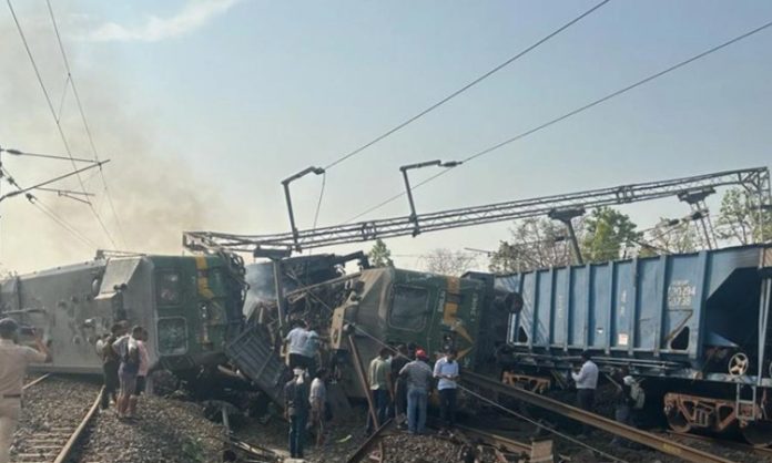 Six railway staff injured in goods train collision
