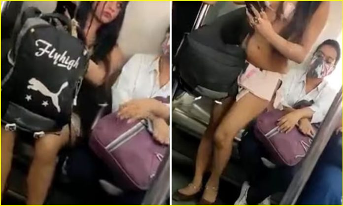 Woman Video Viral in Delhi Metro
