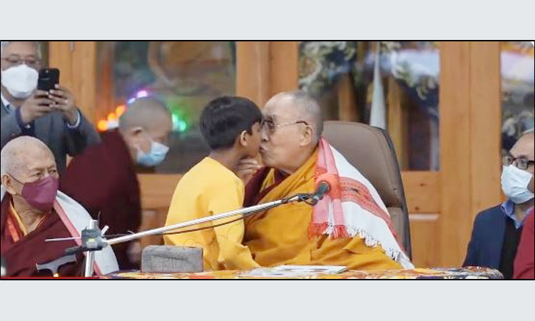 Dalai Lama kisses boy and licks his tongue (VIDEO)