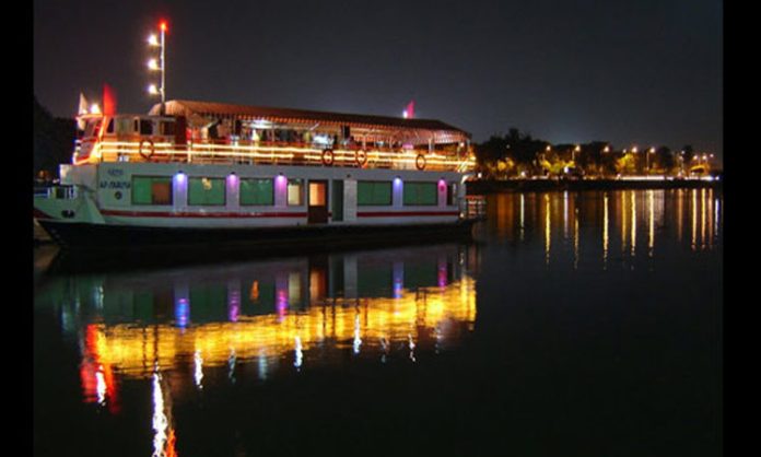 Hussainsagar boat