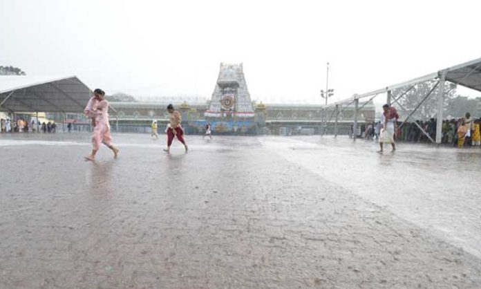 Heavy rain in Tirupathi