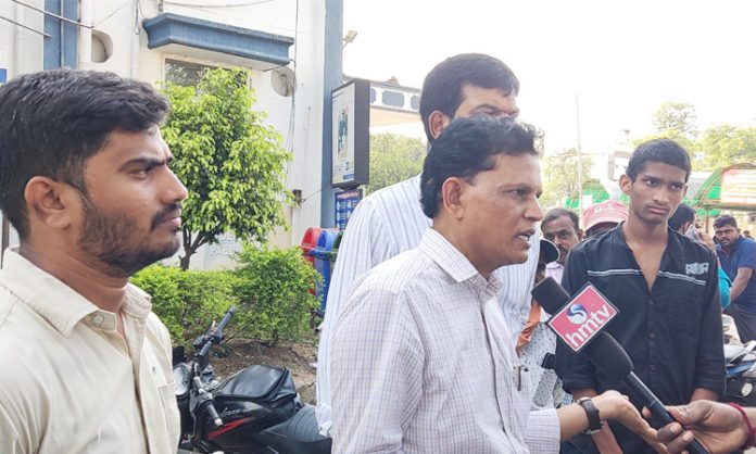 Ex-IAS Murali made a surprise visit to MGM Hospital