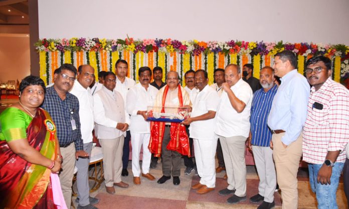 Ambedkar statue architect honored by ministers