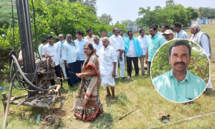 Teacher who made bore well with his own funds