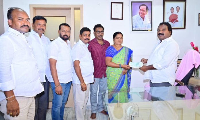 MLA Aruri distributed the Kalyanalakshmi cheques
