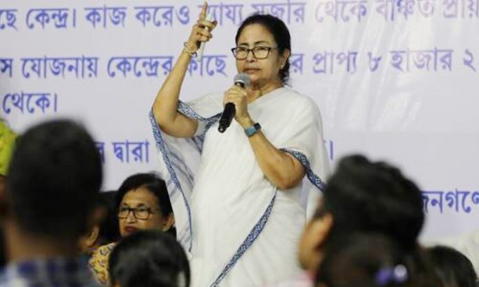 Amit Shah should resign: Mamata Banerjee