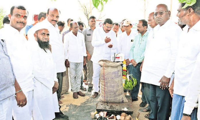 Niranjan Reddy started rice grain buying centers