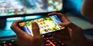 Girl ends life after Mobile Phone exploded