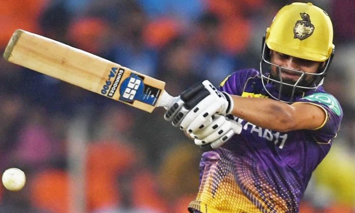 Six batsmen own the honor of hitting five sixes in one over in IPL