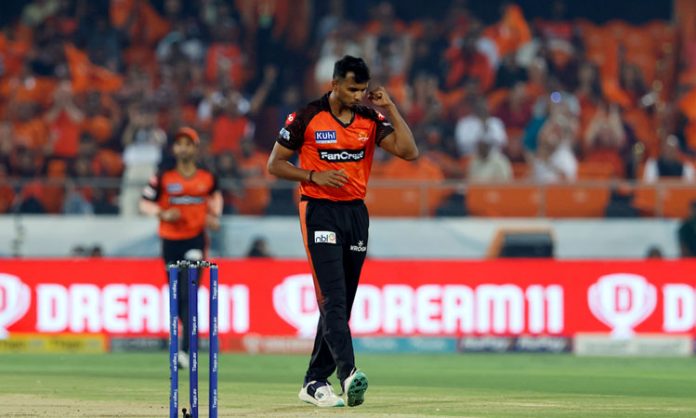 IPL 2023: Rohit Sharma dismissed for 28