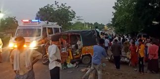 Lorry hits Auto in AP