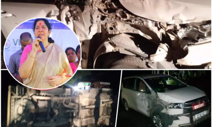Accident to minister satyavathi rathod escort vehicle