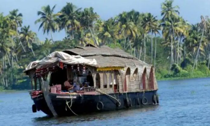 Boat capsizes in Kerala