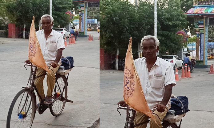 Cycle trip to wish the country to be prosperous