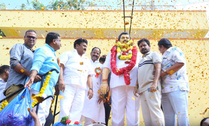 Dasari Narayana Rao statue unveiled in Chitrapuri Colony