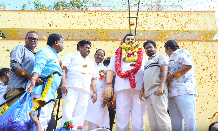 Dasari Narayana Rao statue unveiled in Chitrapuri Colony