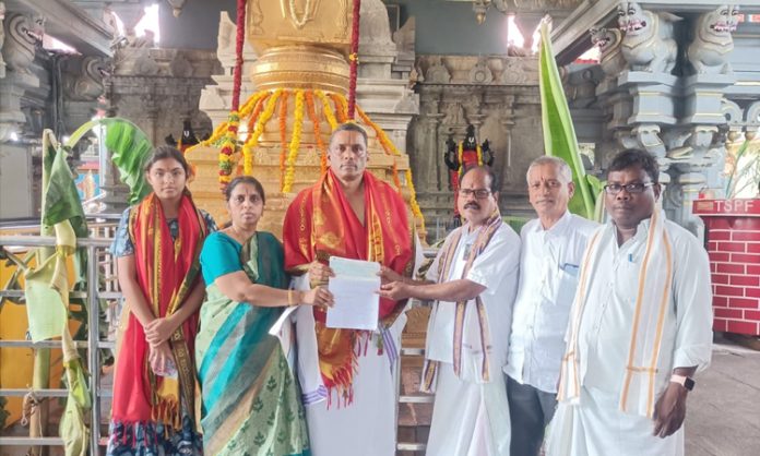 Devotee donates Rs 2 lakh for Bhadradri Temple