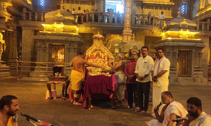 Ekadashi Lakh Pushparchana to Yadadri Sri Lakshmi Narasimha