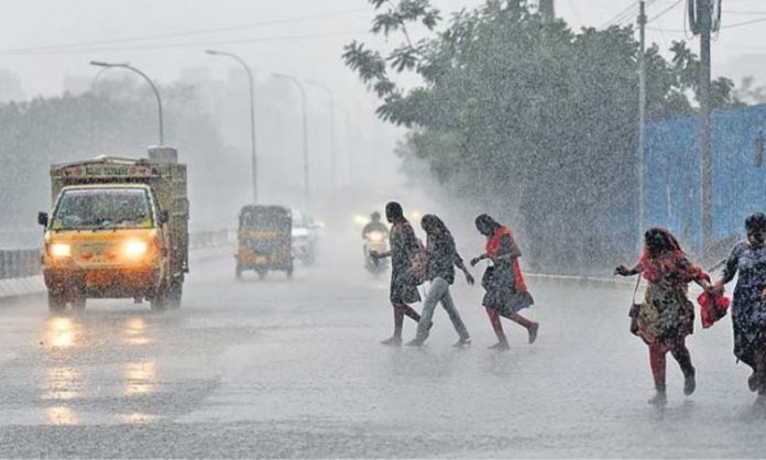 Employees suffered due to heavy rain in hyderabad