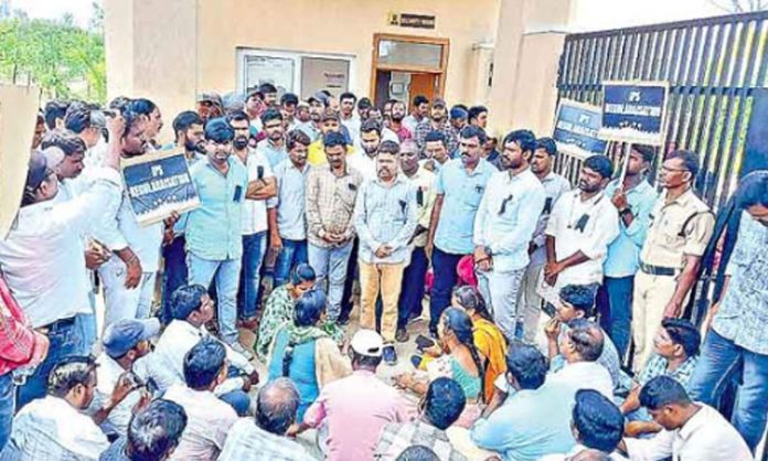 Junior Panchayat Secretaries called off strike