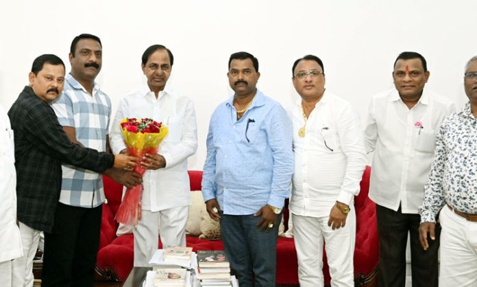 Mumbai former Mayor Ramesh Jadhav join BRS