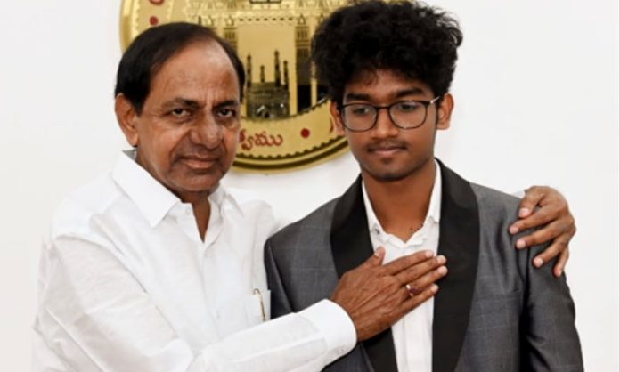 Praneeth meet CM KCR