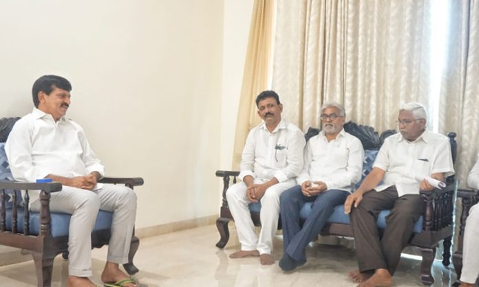 Kodandaram met with Ponguleti Srinivas Reddy