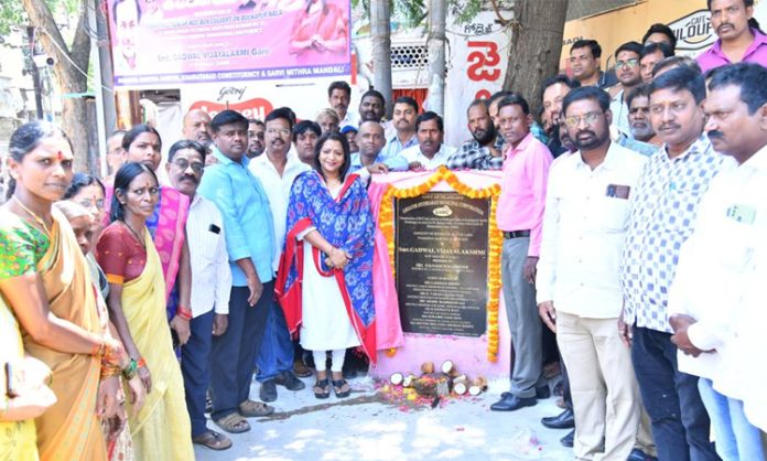 Mayor Vijaya Laxmi lays foundation stone for development works