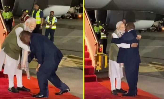 Papua New Guinea PM Touches PM Modi Feet