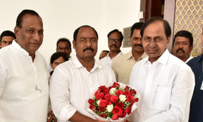 Pulimamidi Narayana met CM KCR