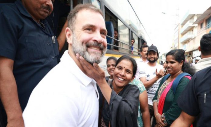 Rahul gandhi elections campaign in Bangalore bus