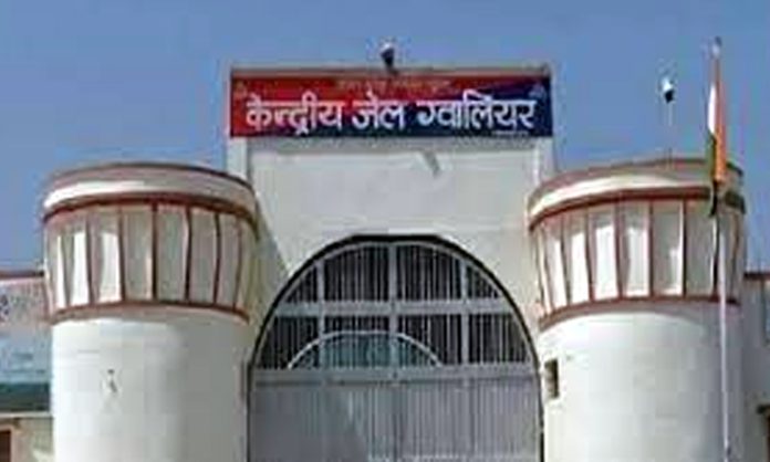 Bhopal Women seeking Court to release her husband by Parole