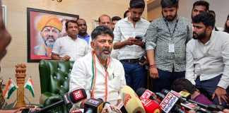 Siddaramaiah jets off to Delhi