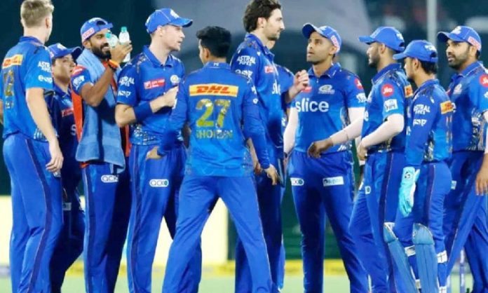 Mumbai Indians keep their playoff chances alive