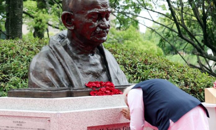 PM Modi inaugurates Mahatma Gandhi Statue in Hiroshima
