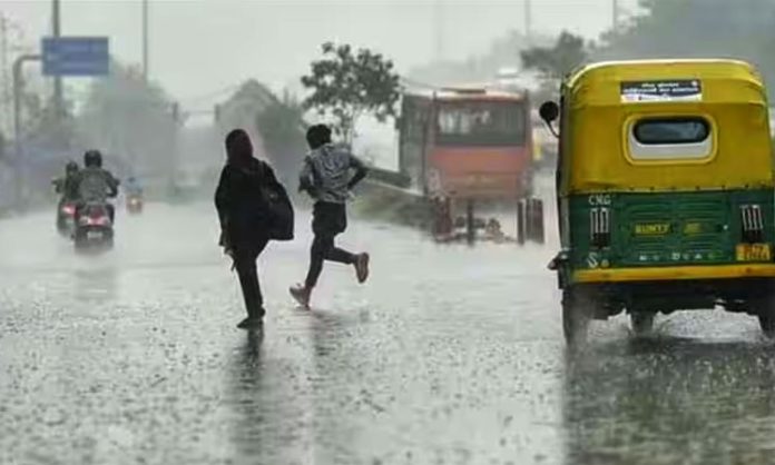 Heavy Rain in Delhi