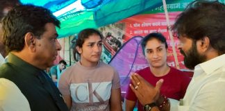 Srinivas Goud meets Wrestlers in Delhi