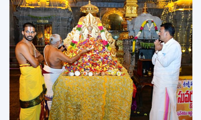 Laksha Pushparchana on Ekadashi in honor of Sri Lakshmi Narasimha