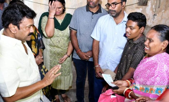 TS Govt gives rs 5 lakh ex-gratia to child mounika' parents