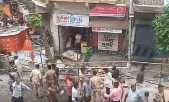 Balcony collapses in Rath Yatra